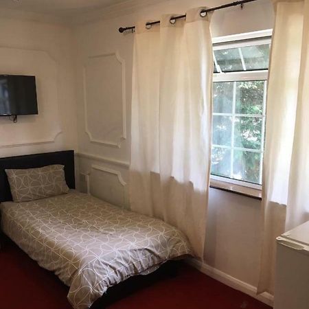 Hatfield Save-Money Rooms - 10Over10 For Price! Exterior foto